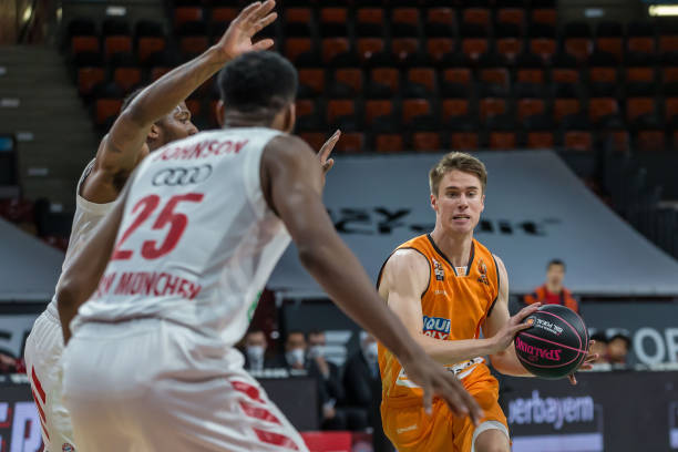 经让莱万成 经让莱万成